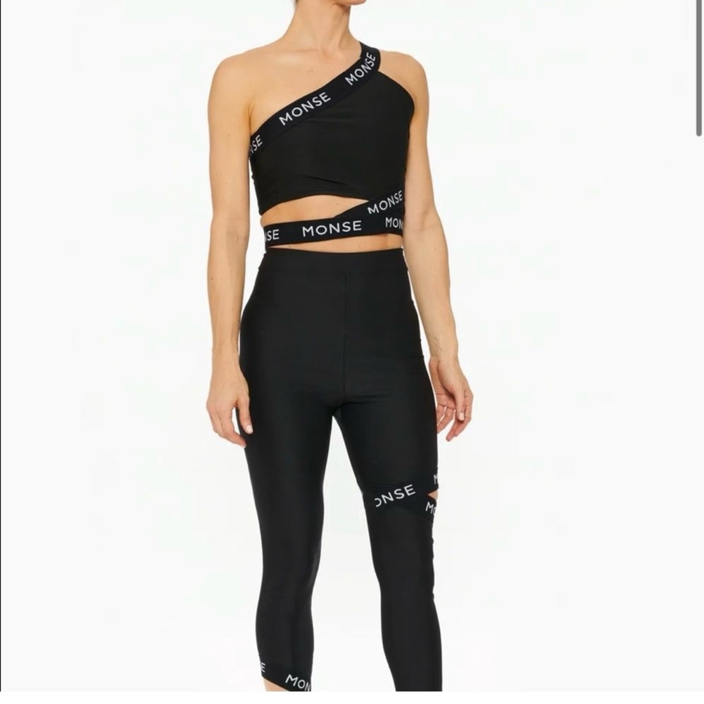 ‼️WOW‼️MONSE SET‼️leggings & Sports bra ‼️Logo Trim Cut Out Black